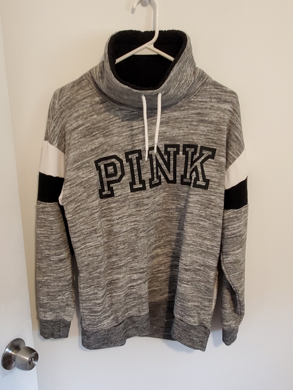 Victoria's Secret PINK Sweatshirt Gray Black With Side Pockets Fuzzy Hood Small